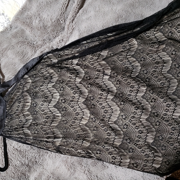 multiple dresses - Picture 9 of 11